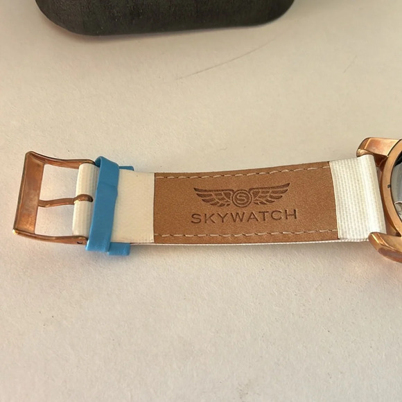 NWT Skywatch Dive Watch White and Rose Gold White Strap - Picture 6 of 9